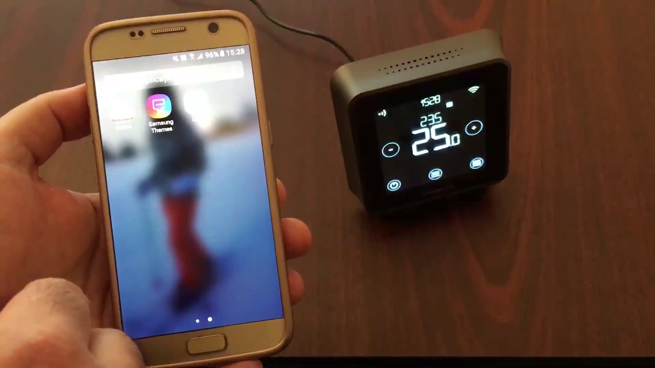 Termostatul wireless Honeywell Home T6R (Lyric) cu comanda prin internet 