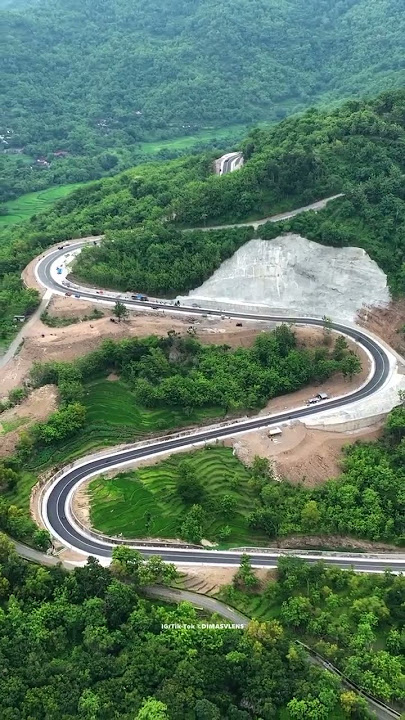 Jalan baru yang membelah Bukit Clongop di Gunungkidul yang lagi viral | JOGJA OFFICIAL