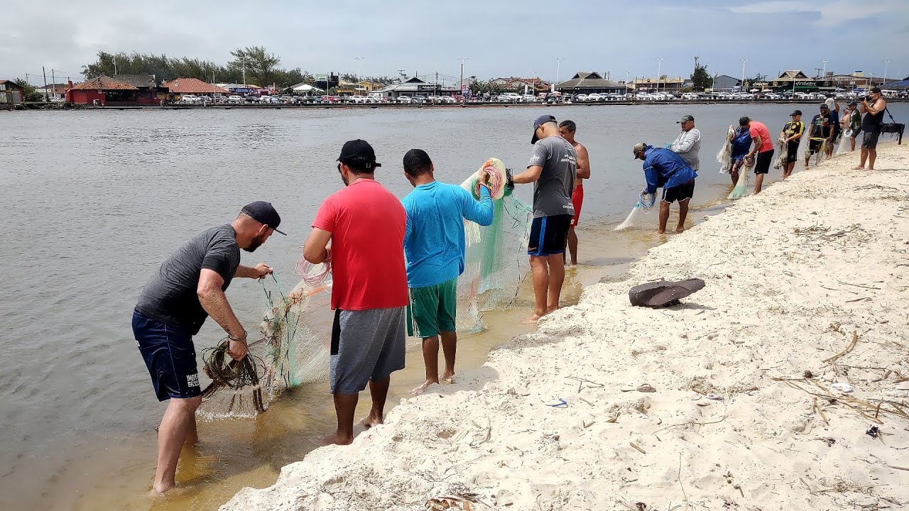 Pescas de tarrafas, 03-12-23, tarde, Barra de Tramandaí, RS. 