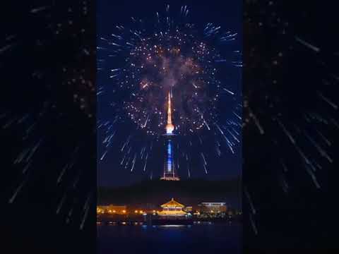 احتفال الصين بالعام الجديد بعروض العاب نارية مبهرة مع تقنية عرض ثلاثية الأبعاد