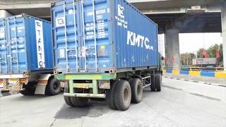 HATI-HATI di Jalur Truk Peti Kemas