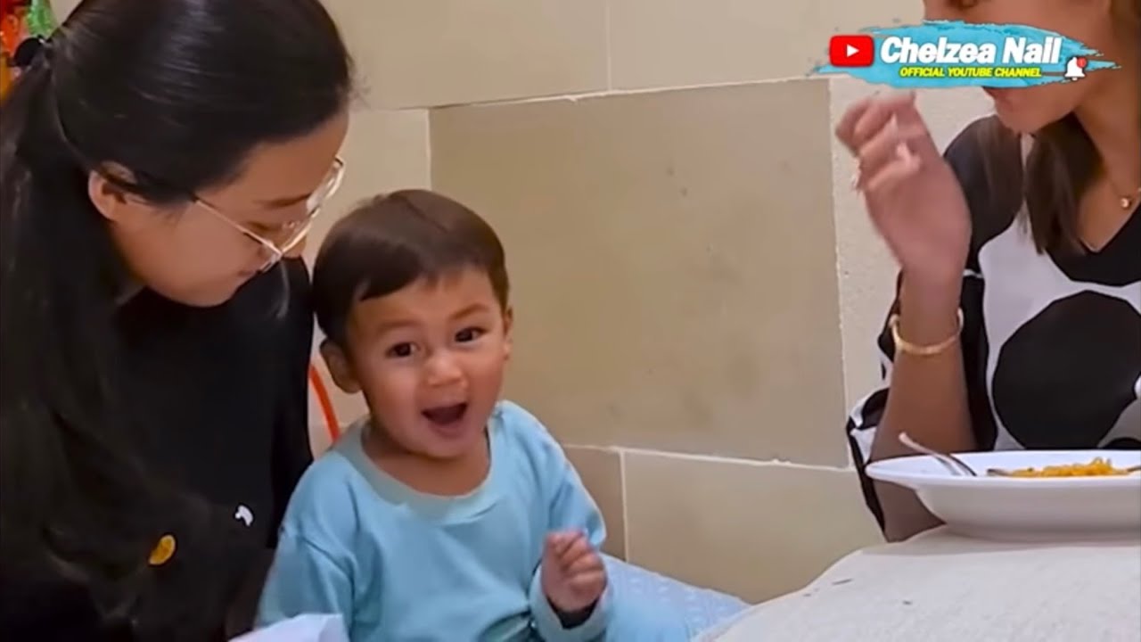 KIANO KEPEDESAN MAKAN MIE INSTANT AUNTY UNCLE !!!