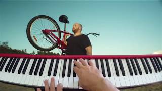 One Minute Piano 139: Less
Less written by Jaime Córdoba
http://www.jaimecordoba.com
Sígueme/Follow me on:
http://www.facebook.com/JaimeCordobaO...
http://twitter.com/jaimecordoba
http://www.instagram.com/jaime_cordoba/
Escúchame también en/Listen to my music on :
Spotify: http://spoti.fi/2e0PB2U
iTunes: http://apple.co/1LV685w
Google Play: http://bit.ly/2eupViQ One Minute Piano 139: Less