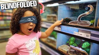 LITTLE GIRL PICKS MYSTERY SNAKE BLINDFOLDED!!! (7yrs Old)