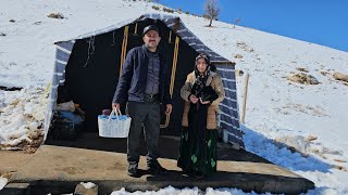 Download Lagu Vanuit het hart van de bergen naar de stad Isfahan; de hoop van Ahmad en Farideh voor de toekomst. MP3