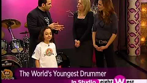 Julian Pavone Performs