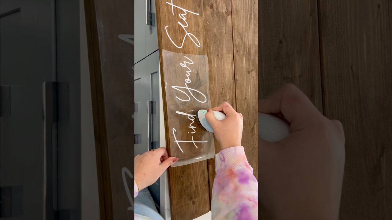 Винил не прилипает к дереву? Попробуйте этот трюк с Cricut и HTV!