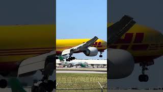 DHL Boeing 777F (Kalitta Air) Heavy Arrival into Miami 🇺🇸 from Anchorage | Runway Approach