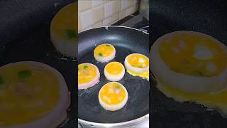omelette in onion rings 🥚🌮#egg , #cooking , #foodie , #cooking viral, #cooking videos, #shorts feed