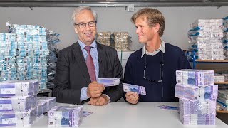 Unboxing of the new 1000-krone banknote