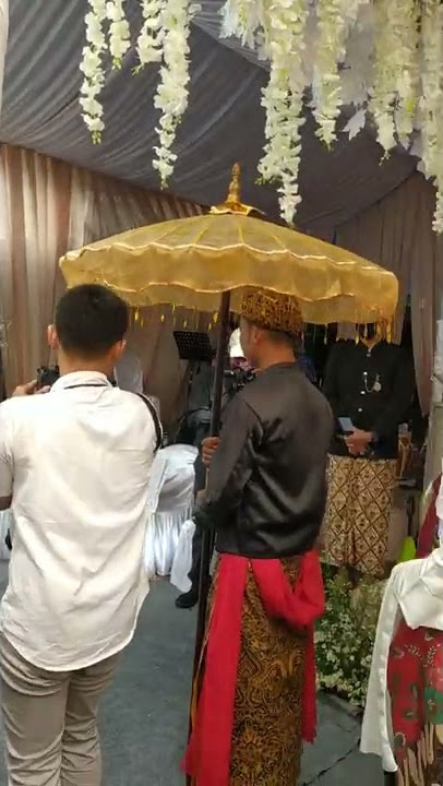Pernikahan adat Sunda dan Padang... 🥰
