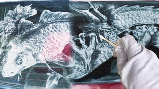 Man Makes Amazing Drawings on Dusty Car Windows