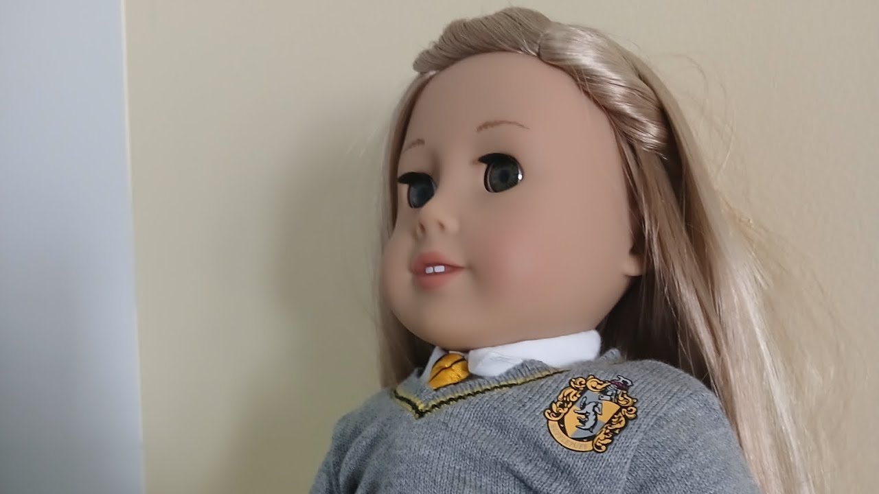 Isabelle Palmer getting her hair brushed ASMR video (No Talking) 