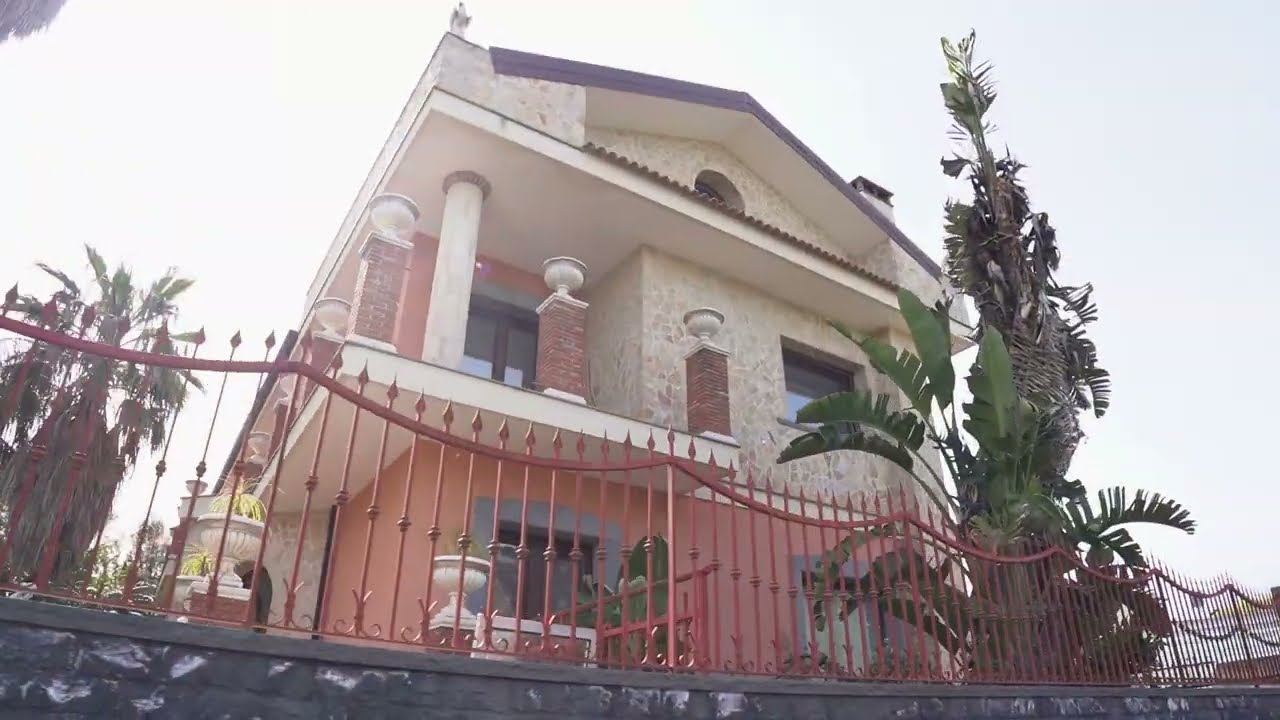 ACI BONACCORSI, Villa singola con piscina