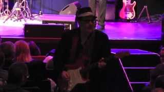 Video thumbnail of ""Jukein" - RONNIE EARL & the BROADCASTERS 10-17-14"