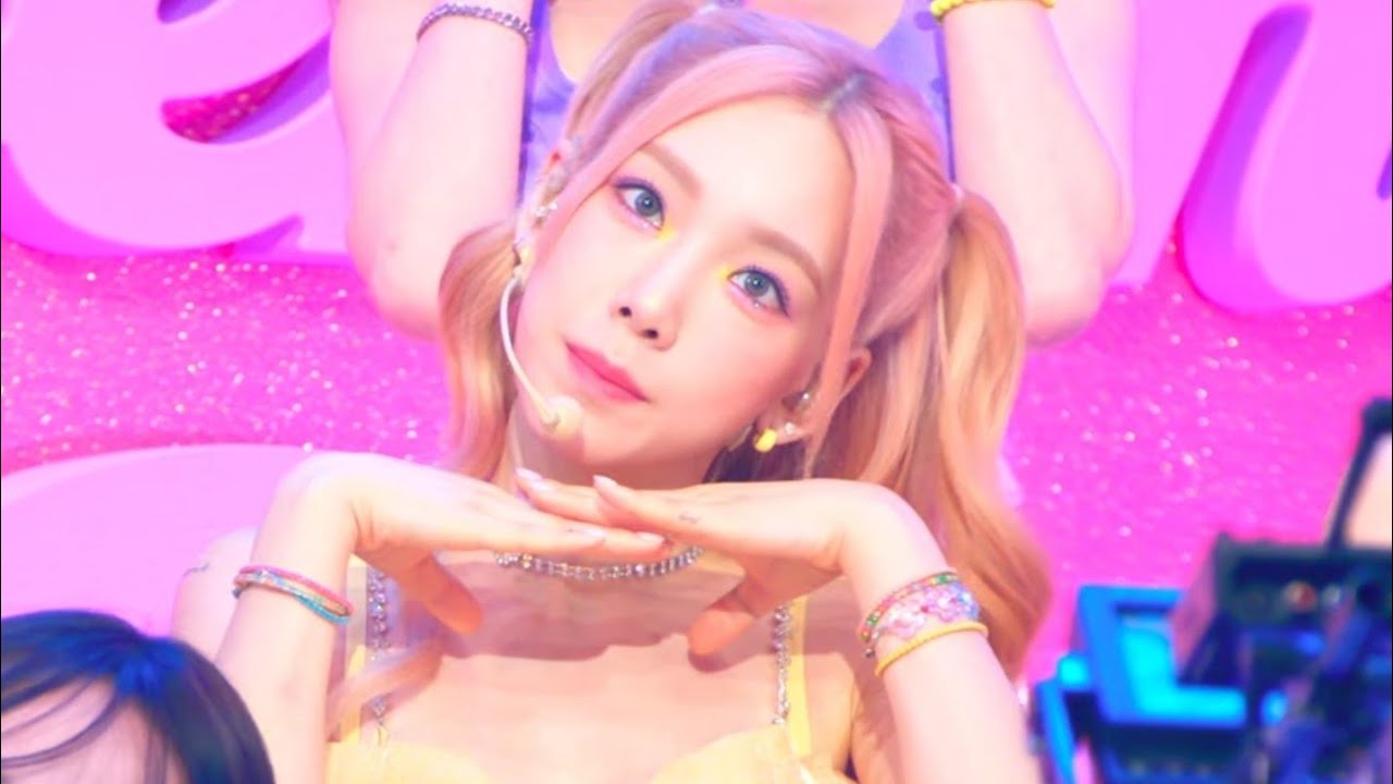 태연 세로 직캠 4K 'WeeKend' (TAEYEON FanCam Vertical Ver) @MusicBank 210709