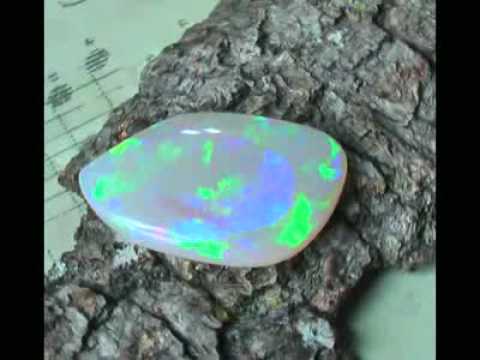 8.1c BIG TOP GEM BRAZILIAN SEMICRYSTAL OPAL 4.5/5b NEON FIRE