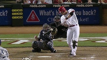 MIL@CIN: Cozart lines second RBI single of the game