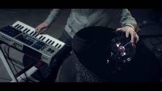 CYMATICS: Science Vs. Music - Nigel Stanford - Blitzkugel