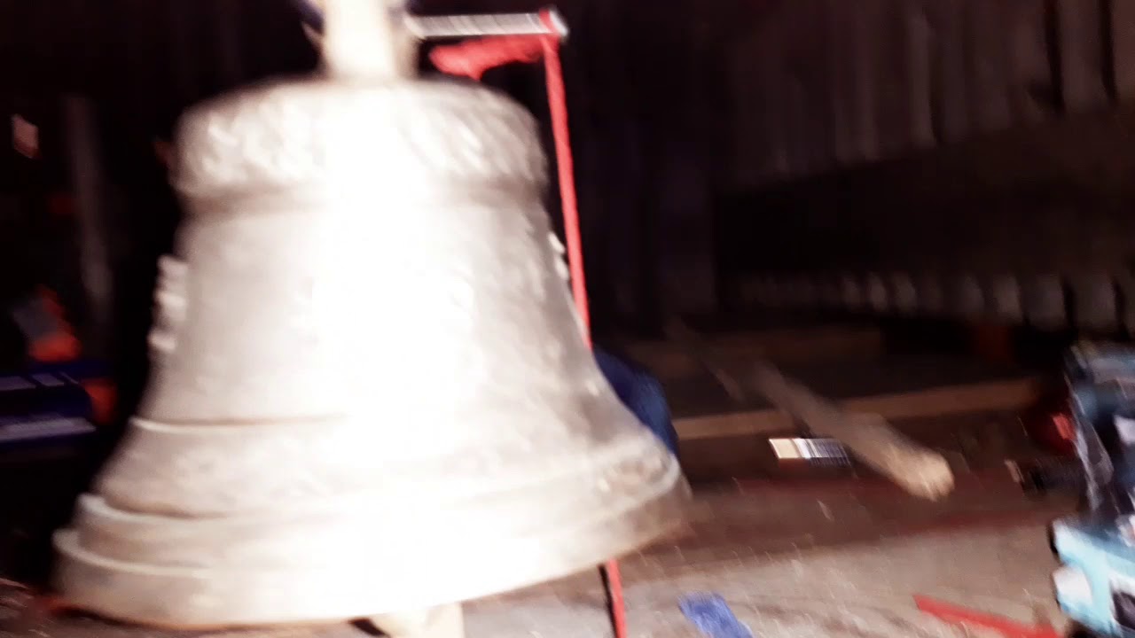 Meine Bronzeglocke von Grassmayr schwingend.