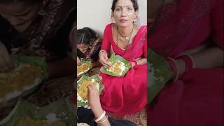 Khushi Ji Aur Radha Devi Prasad Kha Rahe Hain Ayodhya Mein