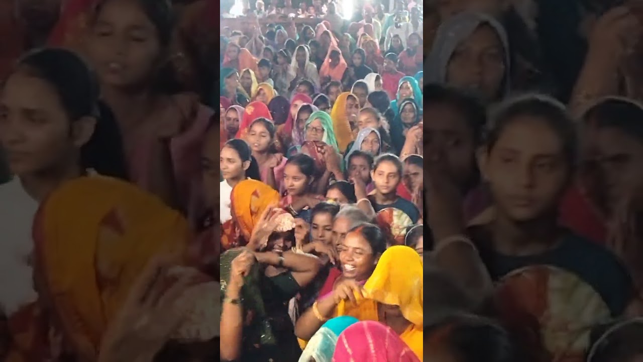 आज बिरज में 