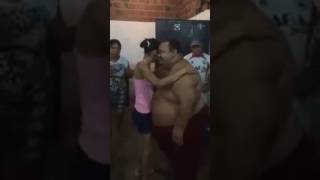 Gordinho Dançando Com Magrinha