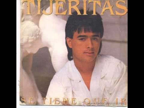 Watch the video for Se tiene que ir
