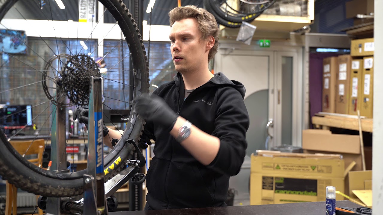 Viikonlopun kevennykseksi soitamme pinnoja