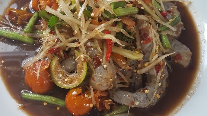 Street Food Swoop - Som Tam (Green Papaya Salad) - The Dropout Diaries