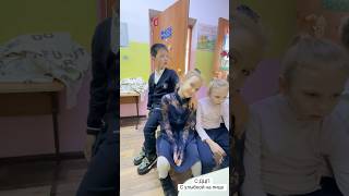 Друг всегда рядом 🤗Поддержит #особеннаядевочка #школа #дцп