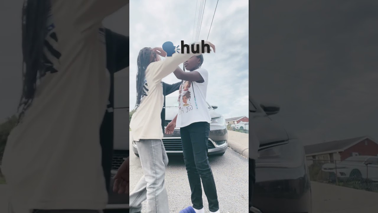 Protective sister😎😎