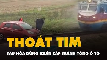 Tàu hỏa 24 toa kịp dừng khẩn cấp tránh tông ô tô chết máy trên đường sắt