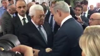 Download Lagu Abbas, Netanyahu shake hands at Shimon Peres' funera... MP3