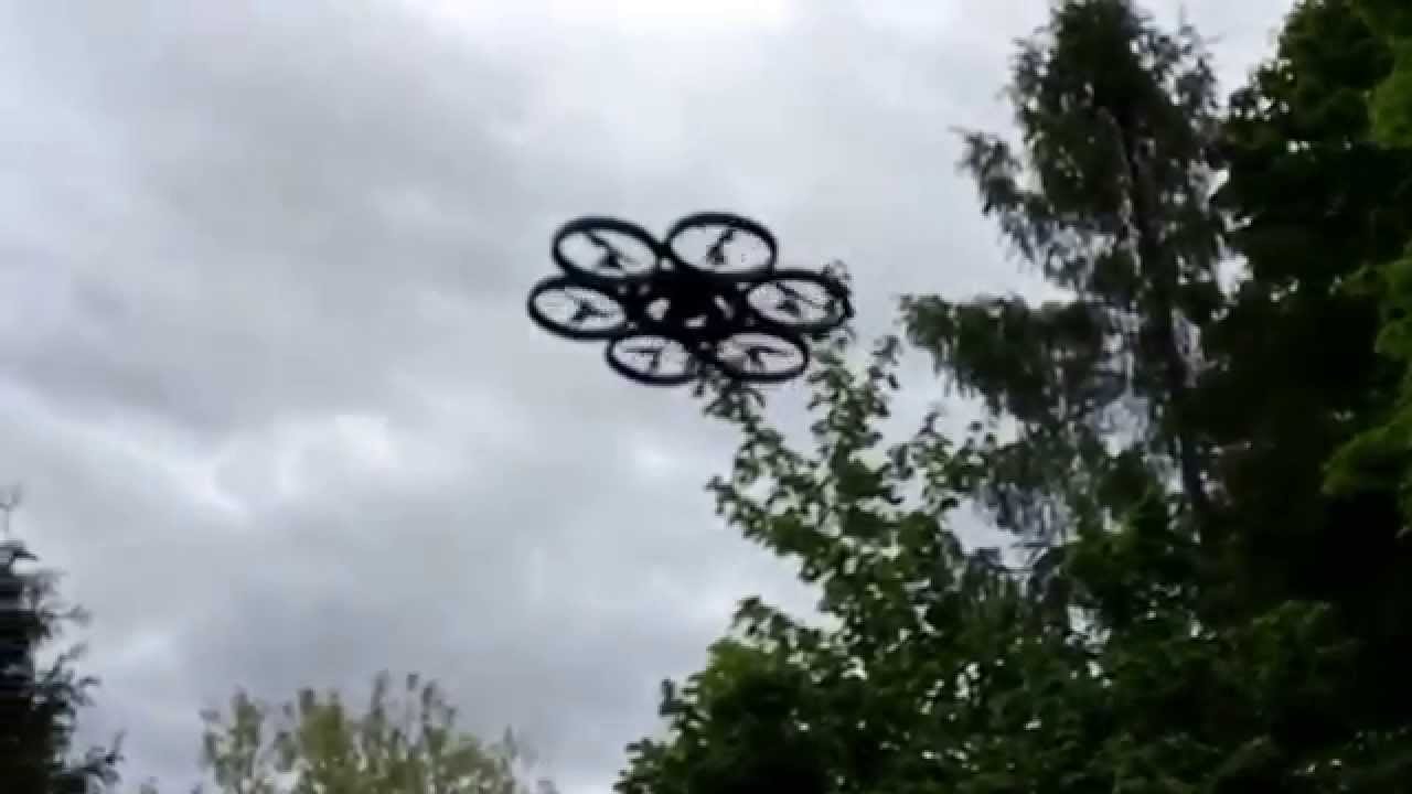 Slo-Mo Drohenflug- Drohne versucht sich als Paketdrohne