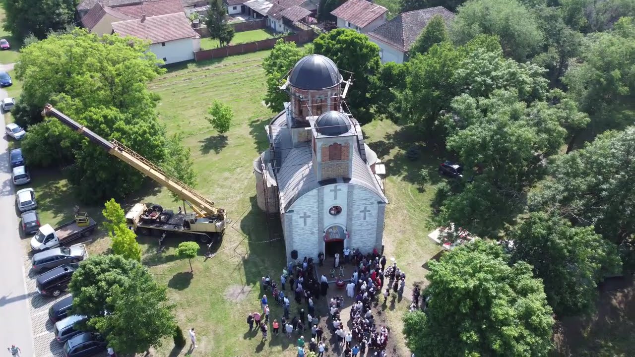 POSTAVLJANJE KRSTOVA NA CRKVU BANATSKO VELIKO SELO 2023