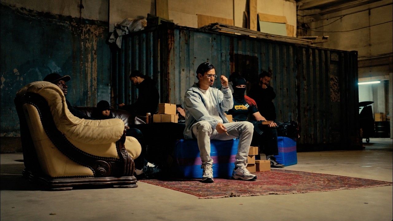 Assista a SAM - Designer (feat. Le Crime) (Clip officiel) no YouTube Assista a SAM - Designer (feat. Le Crime) (Clip officiel) no YouTube