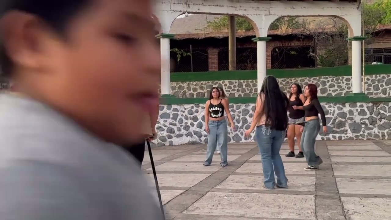 Practicando el baile sorpresa pa la quinceañera de Alyssa Gómez