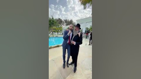 Thumbnail of *''אמן על הילדים'' שמחה פרידמן בברית לבנו של השליח בסביון בשישי שמחה הקדיש לו שיר מקורי!