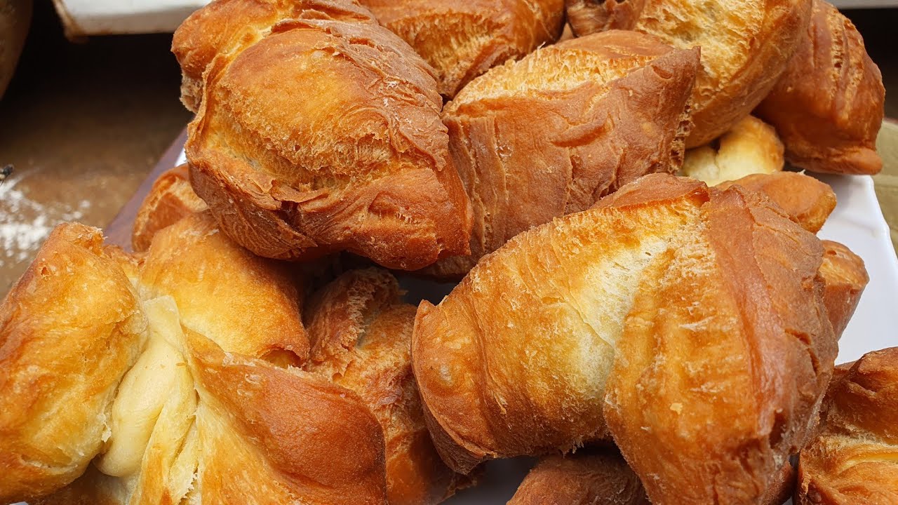 Guteka/ Amandazi akisatura aryoshye kurusha keke biroroshye cyanee