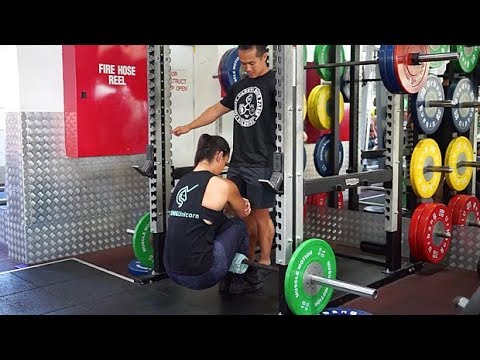 Sissy Squat leg exercises machine