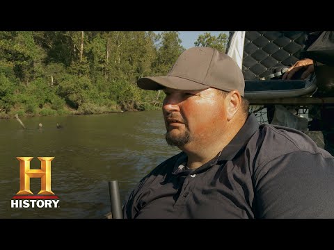 Swamp People: Daniel and Big T Track Down a Poacher (Season 10) | History