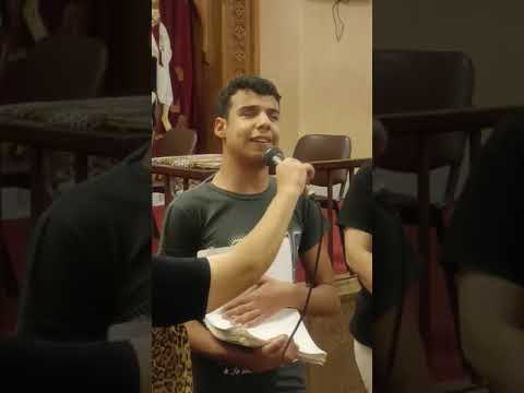 شاب كفيف يذهل لجنة التحكيم في مسابقة الكرازة بصوته الرائع في ترنيمة يا سائح للقاء يسوع 
