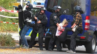 Download lagu Bedrohungslage in Gymnasium SEK rettet Geiseln Polizeigroßübung in Bornheim MP3 Bedrohungslage in Gymnasium SEK rettet Geiseln Polizeigroßübung in Bornheim