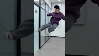 Kapıma Tekmeyle Iki Iz Bırakan Kim?