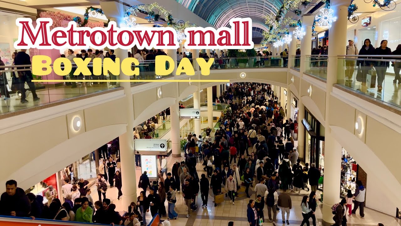 boxing-day-the-biggest-vancouver-mall-metropolis-in-metrotown-inside