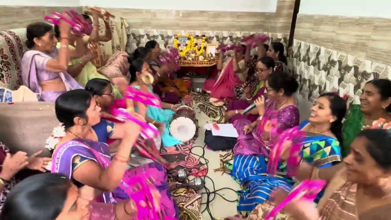 લખેલું છે 🌷સાખી સાથે 🌷ભજન હોય એટલે 🌷આનંદ આવે 