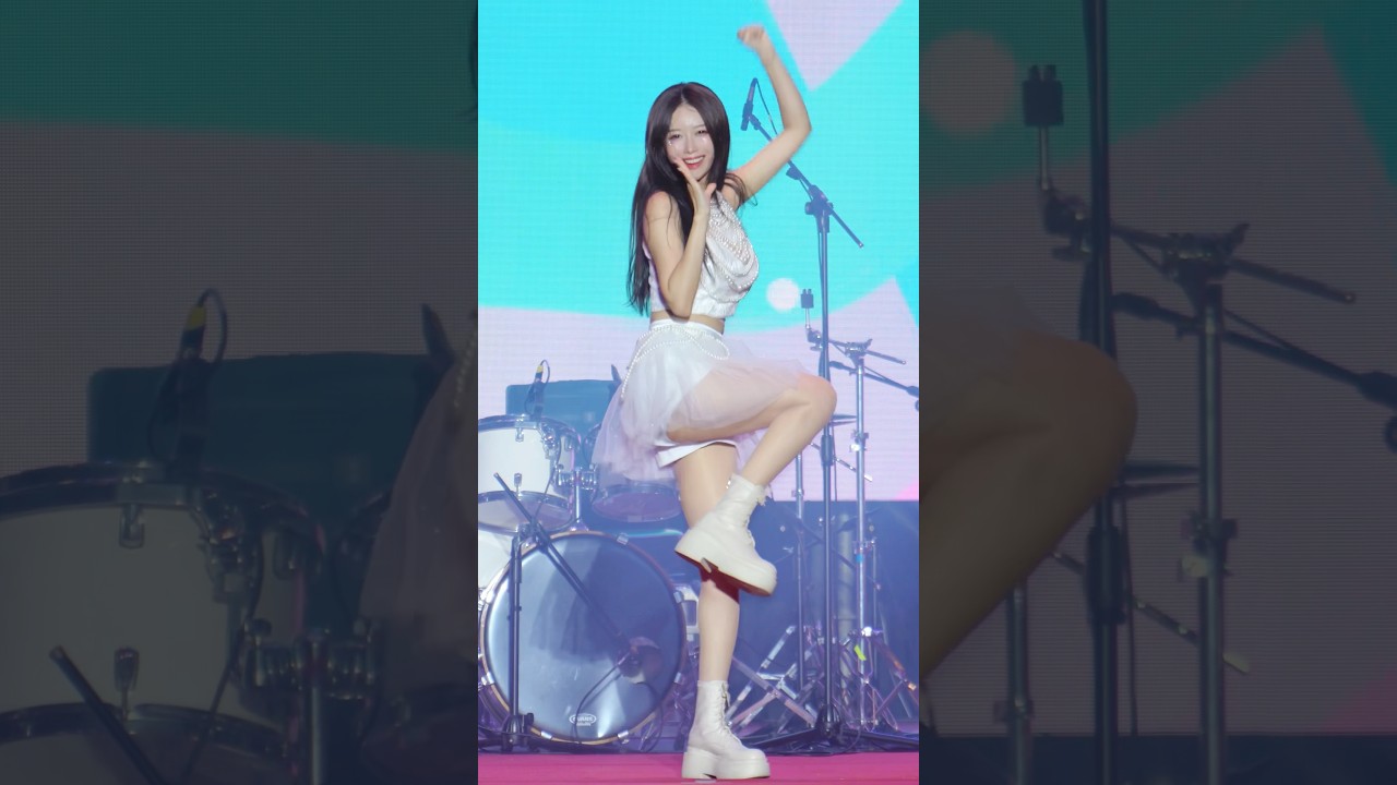 Отличная фигурка Яйинг выделяется из очередного острого соуса. Очень горячо 