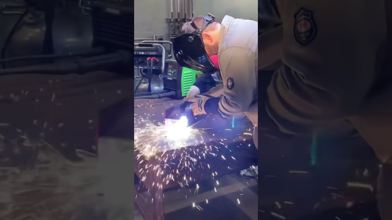 thumbnail image 2 of FLARING Digital Plasma Cutter, 55 Amp Non-Touch Pilot Arc Plasma Cutter 2 of 11