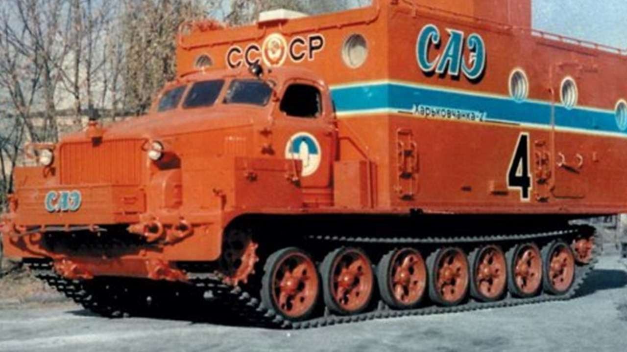 #1159. Caterpillar Tractors [RUSSIAN SUPER AUTO] zilong